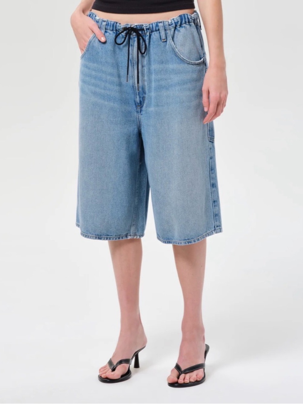 AGOLDE Shaw Shorts Size Small Wide Leg Script Blue Wash Flyweight Denim Relaxed